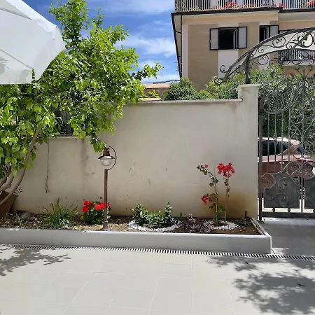 The Garden Flat - Large דירה